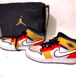 YOUTH 6Y NIKE JORDAN HI TOPS NIB